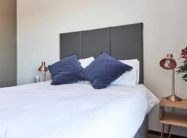 247@SoHo broAdacres:(Broadacres luxury apartment), pet-friendly hotel in Sandton