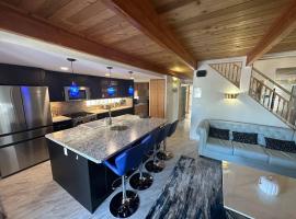 Blue House, holiday home in Sylvan Lake