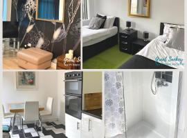 Great Sankey Serviced Accommodation, hytte i Warrington