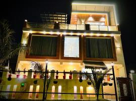 Crescent Inn, hotell i Greater Noida
