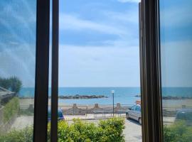 Tropical House, hotel in Formia