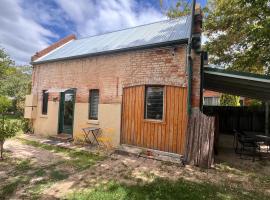 The Stables at Rosevale, коттедж в городе Батерст