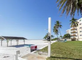 Jamaica Royale Beach Happiness