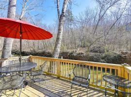 Cleveland Home with South Saluda Fishing Access, hotel blizu znamenitosti Jones Gap State Park, Cleveland