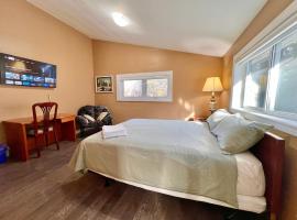 Newly Renovated Home in Central Aurora, lavprishotell i Aurora