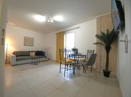 Paradise Apartment near downtown lake & Free Parking - local bike, hotel in Annecy