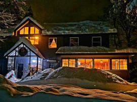 Kitsune Lodge Myoko Japan, bed and breakfast en Myoko