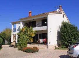 Apartments with parking space Valbandon, Fazana - 7304