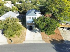 Seaside Serenity: Cozy Retreat on Bay Drive, apartment in Kill Devil Hills