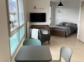 Studio confortable à 3 min de Genève - Wifi haut débit et Netflix inclus - Parking privé gratuit, hotel in Gaillard
