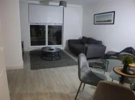 Cosy 2 bedroom 2 bath apartment with free parking