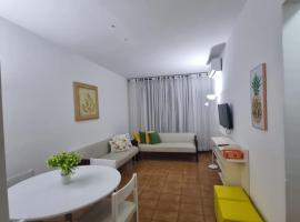 Apto Kampala a 50mt da praia de Pitangueiras - Localização privilegiada no coração do Guarujá 1 minuto da praia!, hotel in Guarujá