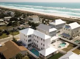 The Taj Of The Gulf! Luxury Beach Mansion! Sleeps 44, private pool & hot tub, putting golf