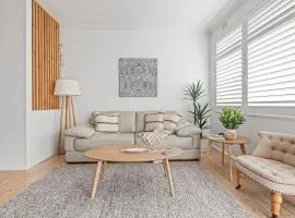 Coastal Corner - Contemporary Chic by the Beach