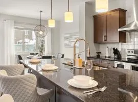 Luxurious Entire House with Cental AC, Double Car Garage Parking, Upgraded Appliances, King Size Bed, Two Living Rooms & More