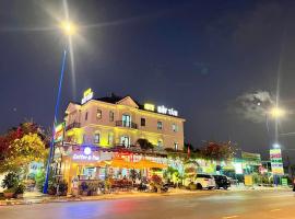 Khách Sạn Bảy Tâm Khách Sạn Gần Dinh Thầy Thím Biển LaGi、ラジーのファミリーホテル
