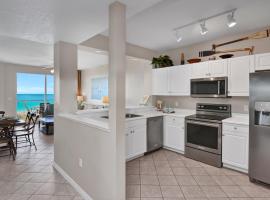 Destin West Gulfside 301 - True Beachfront Luxury - Beautiful Views!, hotel en Fort Walton Beach