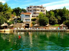 Hotel Lucija, hotel v destinaci Posedarje