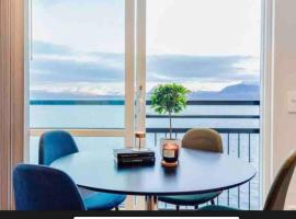 Nydelig leilighet med sjøutsikt sentralt i byen, hotel en Harstad