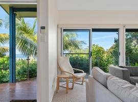 Copa Sunset Surprise - Modern and Stylish Simplicity, holiday home in Copacabana