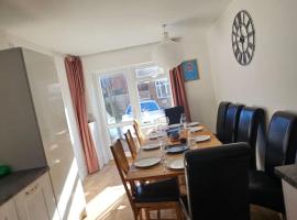 Avocet View *sleeps 10*, hotel in Exmouth