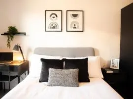 Luxury Mcr 2bed,2bath Apartment- Central location!