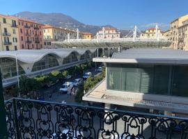 54 ROSSELLI ROOMS, hotel in La Spezia