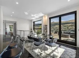 Luxurious Lake View Escape