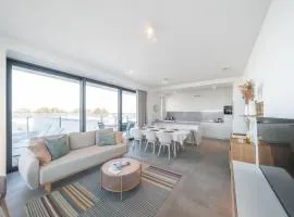 Huswell - Modern new apartment with pool access and parking