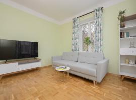 Royal Castle View Warsaw by Renters، فندق في وارسو