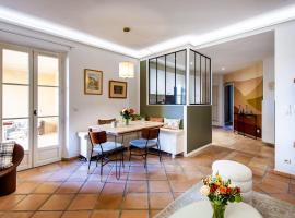 Luxury apartment in Pont Royal, villa Mallemortis