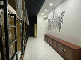 Innbox Hostel, hotel with parking in Sorong
