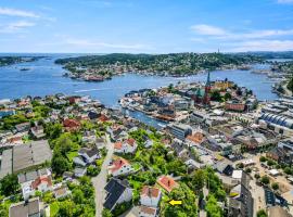 Sentrum - Koselig hus med parkering, hotel en Arendal