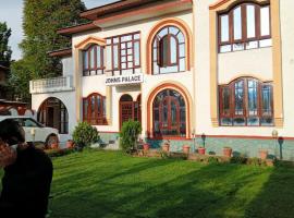 Hotel John's Palace, bed and breakfast en Srinagar