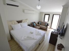 mavi deniz butik otel, hotel with parking in Burgaz