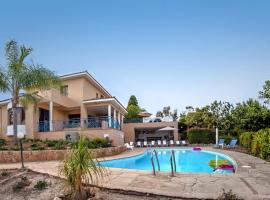 Zeus Sublime Villa 5 bedrms HEATED POOL by Coral Sun Villas,, hotel v destinaci Coral Bay