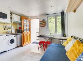 Studio calme proche Paris avec terrasse privative et jacuzzi en option، شقة في باليزو