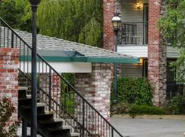 Grass Valley Courtyard Suites