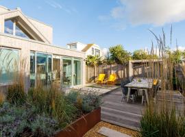 Insta-worthy 4br designer house 5 min to the beach, hotel sa West Wittering