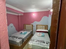 غرفه خاصه لك جديده وفرش جديد ومميز بها سريرين وتلفزيون, Hotel in Mansoura