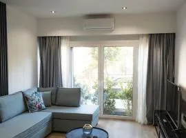 Azalea Suite - 5 min drive to Piraeus Port