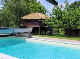 La paillote idyllique, cabin in Faverolles-sur-Cher