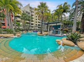 Large studio balcony, spa & pool, cheap hotel in Brisbane