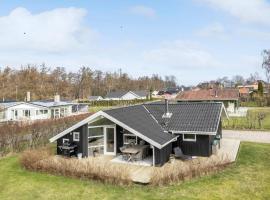 Amazing Home In Frrup With Wi-fi, villa Frørup városában