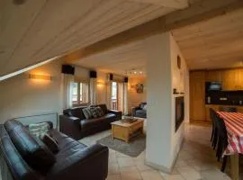 Appartement Duplex au Cœur des Gets - 3 Chambres, 3 SDB, Proche Pistes et Commerces, Garage Privé - FR-1-671-80