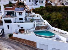 Modern Villa + Infinity Pool. Best views in Nerja!, hotel en Nerja