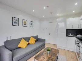 Relax in a modern Cardiff home by the City Centre & Bute Park