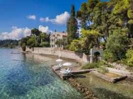 Magnificent Seafront Corfu Villa - 5 En-Suite Bedrooms -The Durrells House | Historic Elegance & Modern Luxuries - Direct Beach Access & Private Heated Pool, hotel in Kontokali