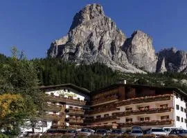 Miramonti Corvara Camera Familiare con bagno