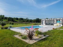 Maison de campagne avec piscine, jardin: Bonneville-la-Louvet şehrinde bir otel